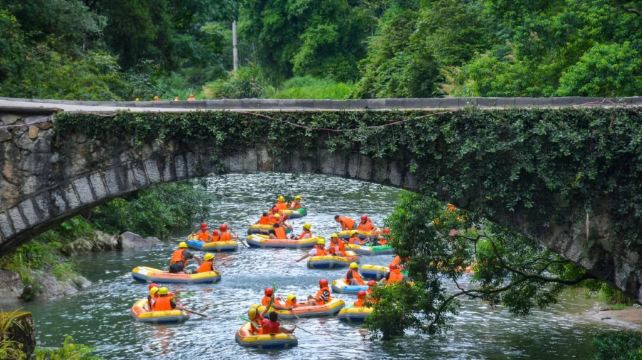 热水寨温泉漂流度假山庄