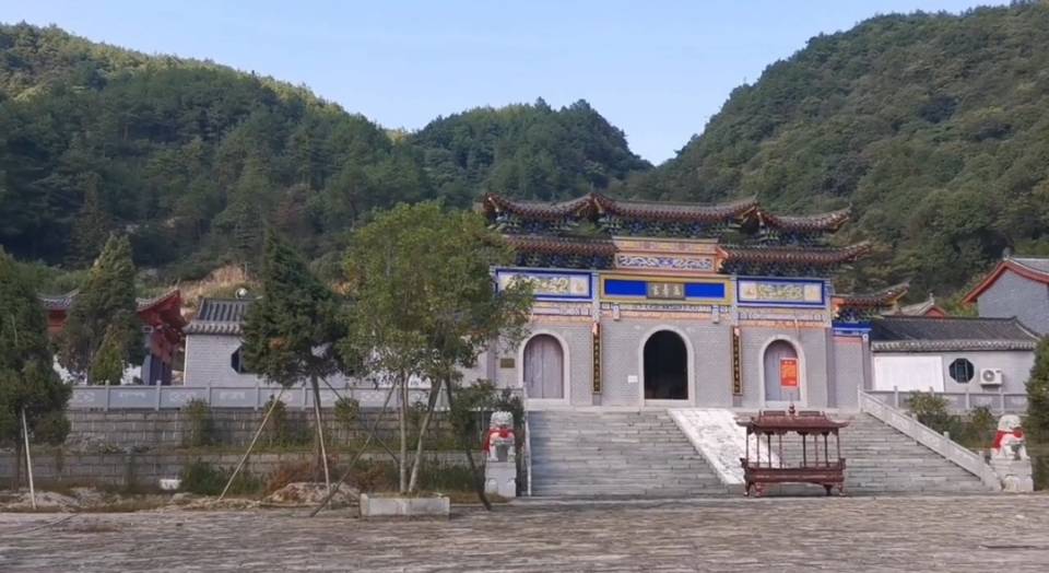황메이 2일 투어: 산자오산의 자연 경관, 황메이의 지질학적 경이로움 탐방
