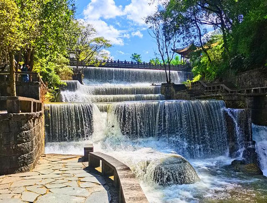云南旅游：从滇西抗战纪念馆到热海（图）