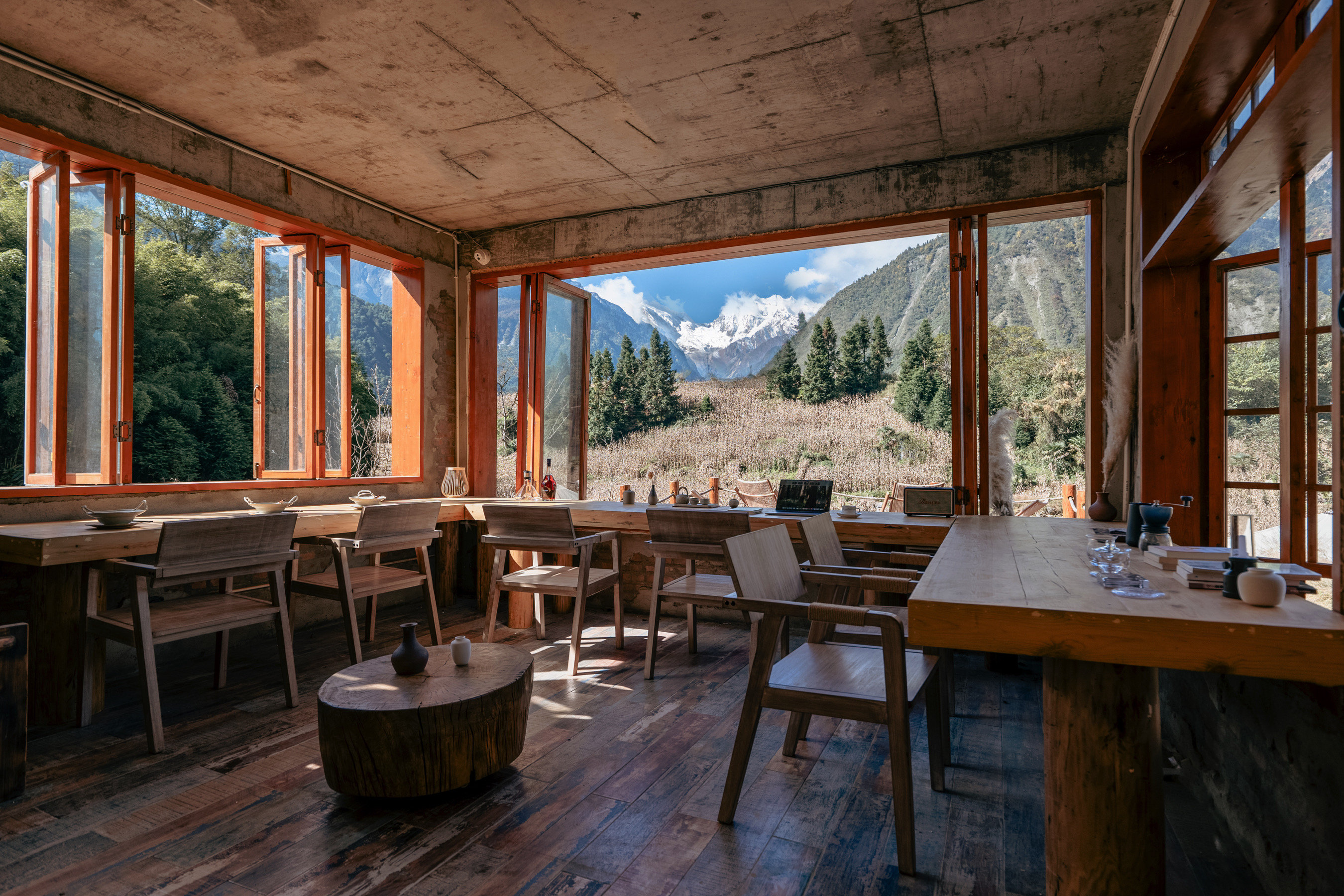 猫在云里·Cat in the Clouds｜既山野Embracing Nature·雪山观景野奢度假民宿(海螺沟冰川森林公园店)·户外餐厅餐厅图片
