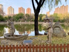 和平公园-上海-霞光升起