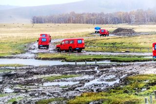穿越内蒙土著牧民村落，寻访草原深处的蒙古包，接触草原的气息
