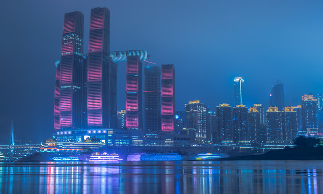 朋友说有了这个网红观景台，还去什么南山一棵树！夜景美丽还免费