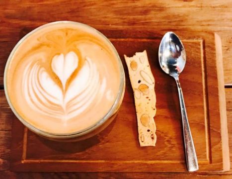 Amatissimo Caffe (จุดรับขนม)