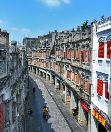 4D3N • Hainan Haikou and Boao Luxury Tour - 5-star Hotels · Arcade Old Street · Cloud Cave Library · Volcanic Geopark · South China Sea Museum and Tanmen Fishing Port