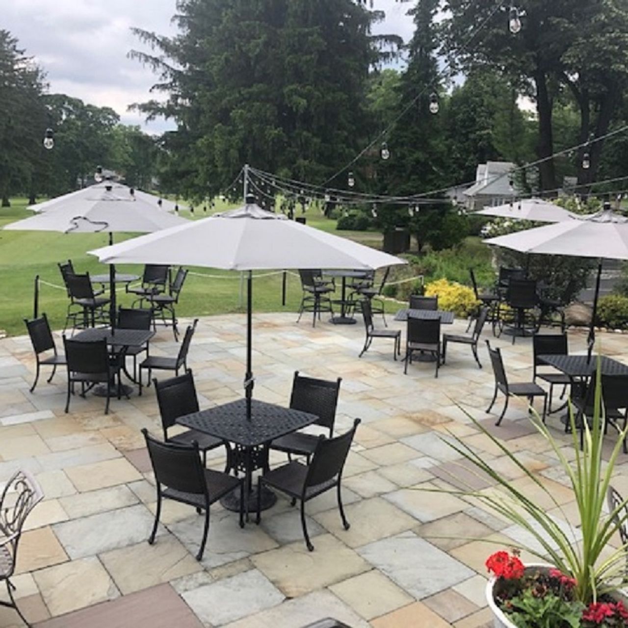 Lakeside Grille & Bar