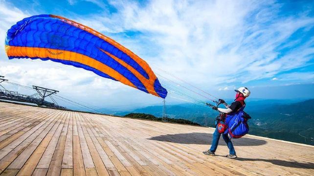 云上草原滑翔伞体验