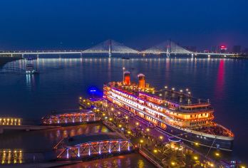 黄鹤楼+长江大桥+江汉路步行街+汉口江滩+知音号 导游翻译G【全程中文/英文/俄语/小语种服务，沟通无障碍，景点可调】