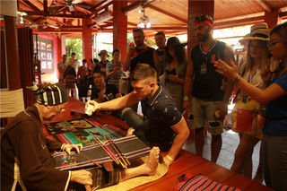 歪果仁玩转黎村，做回快乐的黎家人