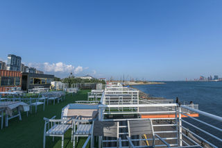 大连最网红海景餐厅:22个集装箱建成,观景效果堪称一流!