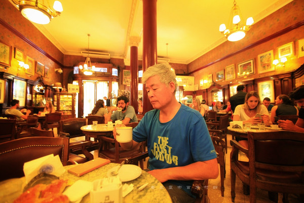阿根廷世界最美咖啡馆,曾是爱因斯坦最爱,2杯咖啡3份甜点仅50块