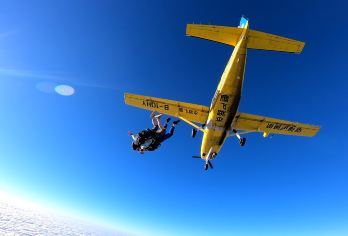 广东鹰飞云浮罗定跳伞基地旅游【4000米跳伞+高清摄像跟拍】【[刺激嗨玩]4000米高空观光+跳伞摄像跟拍】