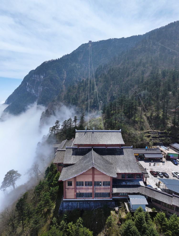 Leidong Plateau (Economical stays, breathtaking natural vistas, essential stop for mountain explorers)