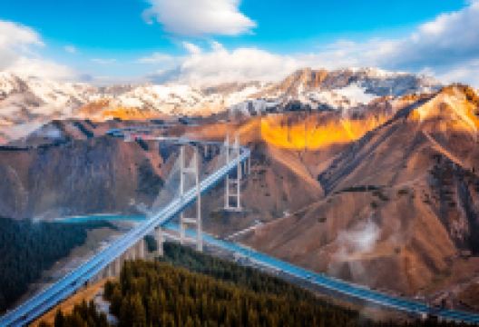 果子沟大桥景点图片