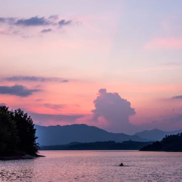 武汉+黄鹤楼+东湖生态旅游风景区+湖北省博物馆+天屿湖温泉4日3晚跟团游