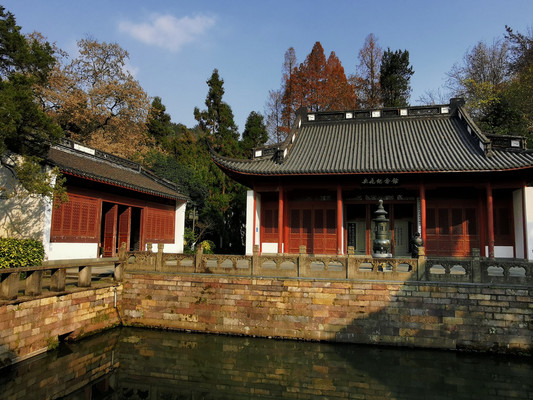杭州登山线路之十七:黄龙洞-栖霞岭-岳庙-曲院风荷-青芝坞-灵峰探梅-美女山-报先寺