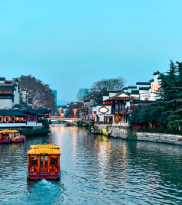 新港/栖霞山景区游记图文-【秋游南京】0元红叶、银杏红墙、南京汤山温泉、栖霞山；还有美食鸭血粉丝汤、盐水鸭