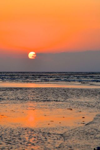 日落与海本不浪漫，自从有了你我，便变得不一样。#广西北海旅游推荐