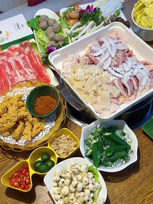 两只椰子一锅鸡,6分钟即食,厦门这家椰子鸡餐厅不可错过!
