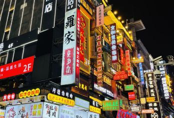 长沙湖南博物院+岳麓书院+橘子洲+爱晚亭【湘江游轮】精致小团【[惊喜赠送]送茶颜悦色，品牌矿泉水，橘子洲往返小火车、无线耳麦；不用不退不换！】