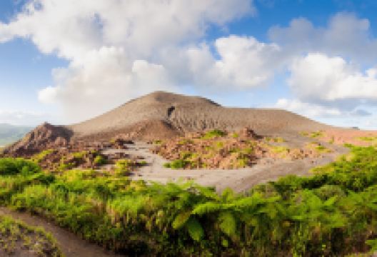 亚苏尔火山景点图片