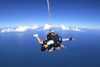 海南万宁神州半岛跳伞基地一日游【4000米跳伞+高清摄像】【[刺激嗨玩]4000米高空跳伞+高清摄像跟拍】
