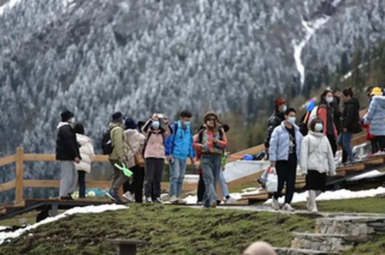 “五一”假期阿坝州实现旅游收入5.1亿
