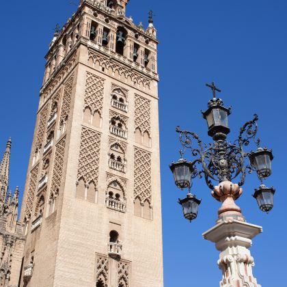 巴塞罗那+格拉纳达+塞维利亚+瓦伦西亚4日3晚跟团游