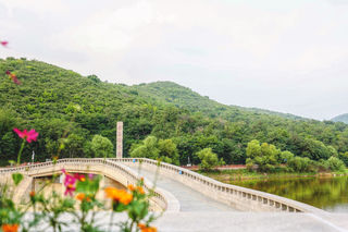 京西春可踏青秋可赏红叶，还有深山藏古刹，一个很好的放松之地