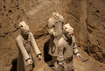 兵马俑+华清宫一日游【15-20人小团丨三环内接丨可选演出】【[服务保障]优选专业资深司机为您保驾护航+三环内酒店上门接早+景点浏览时间更充裕轻松亲子游和家庭游。】