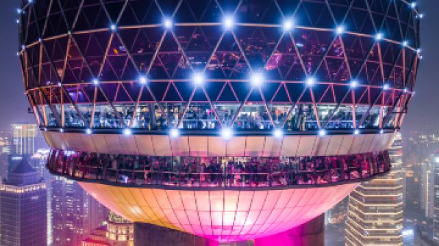 東方明珠259米全透明懸空觀光廊