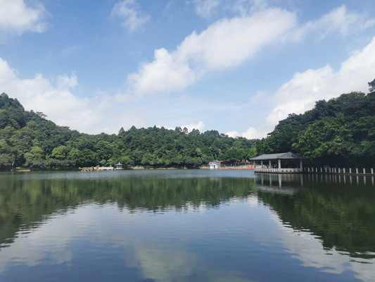 漫步在西樵山下、听音湖畔、观心小镇里...... ---西樵山三日休闲游