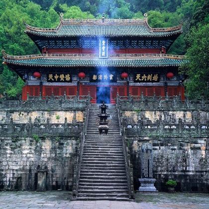 武汉+黄鹤楼+武当山风景区+恩施大峡谷7日6晚跟团游