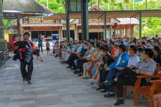 海峡两岸情，珍珠加玛瑙