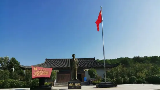 劉震將軍銅像