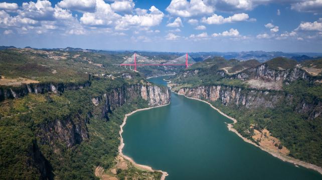 乌江源百里画廊化屋风景区