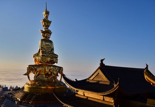 行在峨眉山，路经云海佛山，自然也不能错过《只有峨眉山》