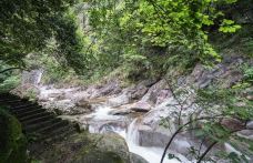 龙井峡瀑布-霍山-世界美食游走达人