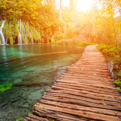 希腊+匈牙利+塞尔维亚+罗马尼亚+保加利亚+北马其顿共和国+阿尔巴尼亚+黑山+波黑+克罗地亚+斯洛文尼亚+意大利22日19晚跟团游