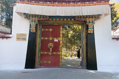 罗布林卡动物园