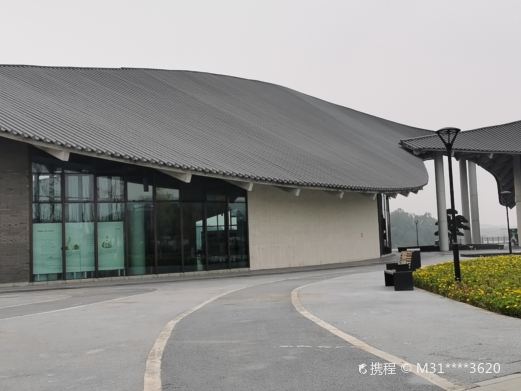 三鱼萌狮文化村