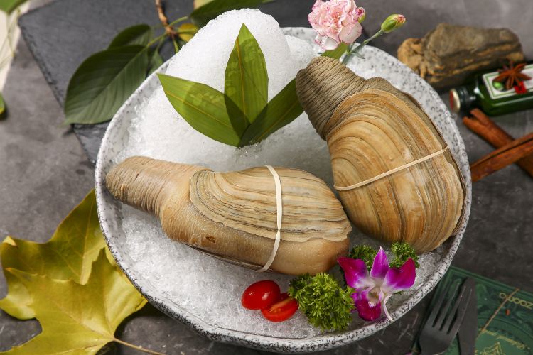 Pacific geoduck sashimi