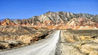 3-Day Jiuquan Tour: Jiayuguan's historic fortress and Mogao Caves, the desert wonders of Mingsha Mountain and Crescent Spring