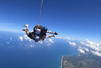 深圳金沙湾直升机海景跳伞一日游【4000米海景跳伞】【[刺激嗨玩]4000米直升机观光+跳伞摄像跟拍】
