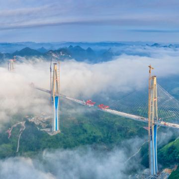 贵州荔波+荔波大七孔景区+荔波小七孔景区+西江千户苗寨+天空之桥+中国天眼景区+黄果树景区5日4晚跟团游