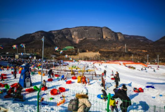 照金国际滑雪场一日游【包车出行*自由快乐感受冬日暖阳】【西安市三环内接送让您出行无忧 /座7座9座可选】