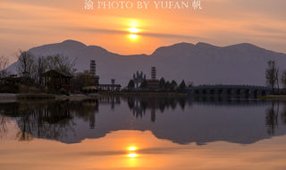 世界最高的孔子像，高达90米，历时三年建成，刚建好便成地标建筑