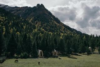 夏日悠闲时，邂逅光和云朵森林木屋，开启森林探索之旅