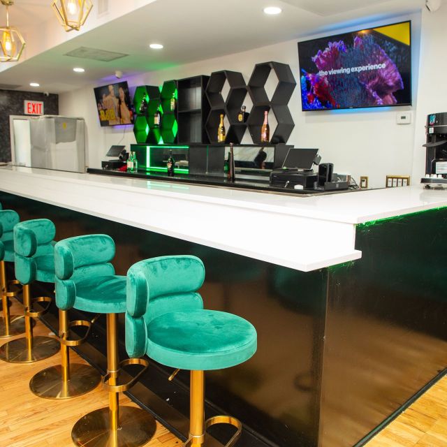 D Garden Caribbean Bar & Grill