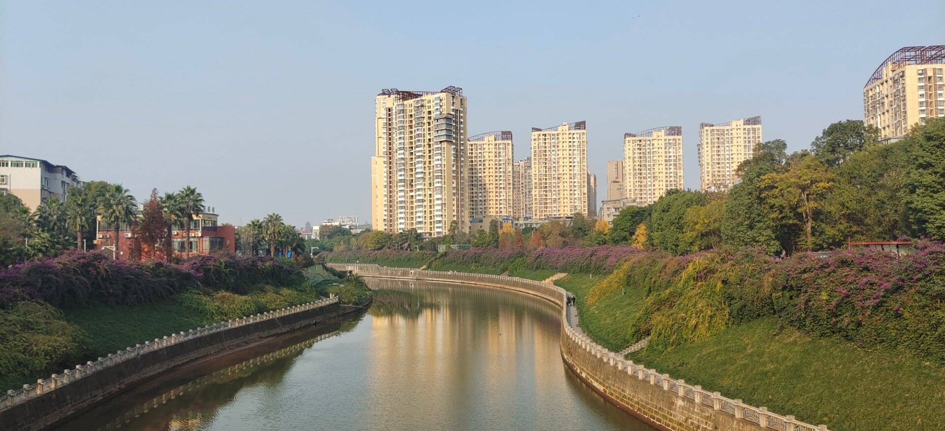 資陽1日遊：半月山大佛之魅力，九曲河之美